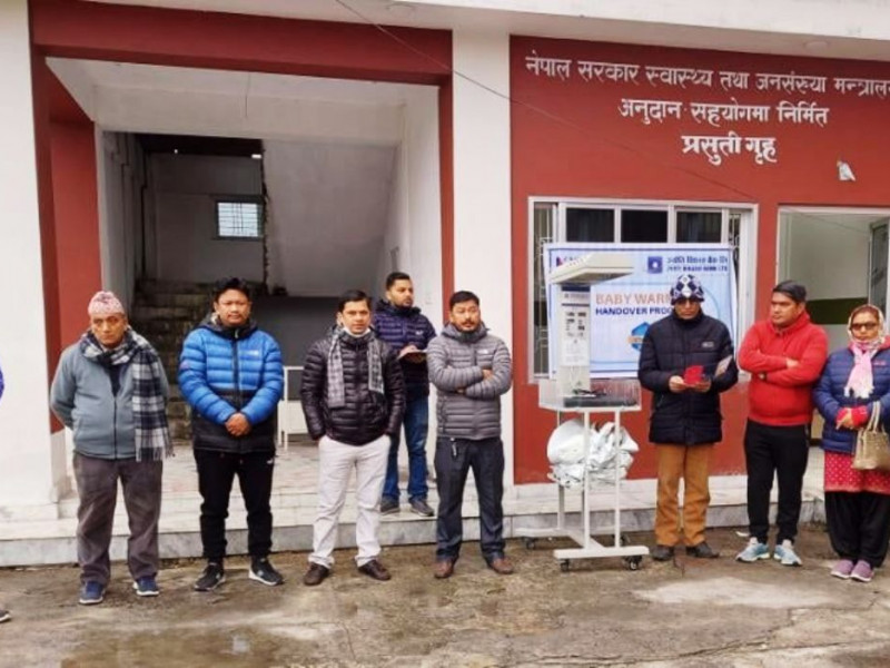 ज्योति विकास बैंकद्वारा कपिलवस्तु सामुदायिक अस्पताललाई बेबी वार्मर प्रदान
